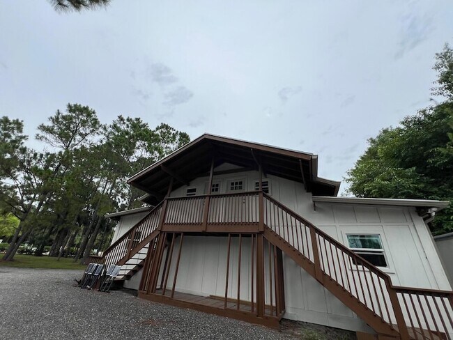 Building Photo - 1711 Stallion Dr