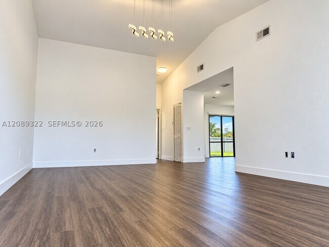 Building Photo - 1541 N 14th Terrace