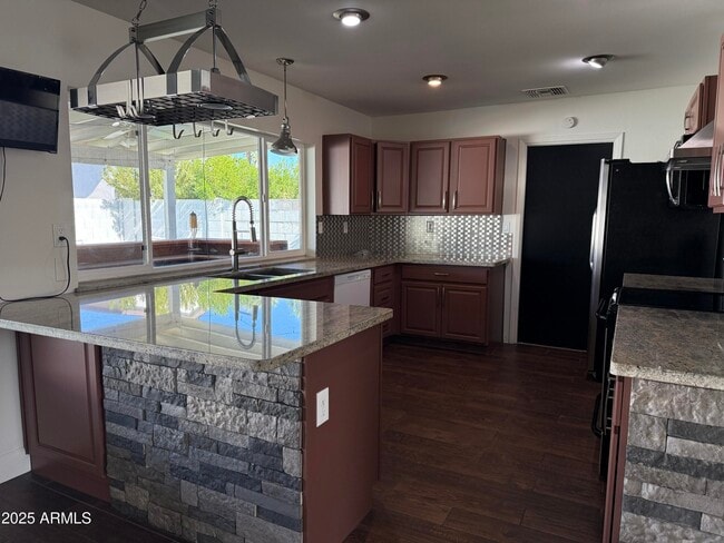 Building Photo - 8902 E Cholla St