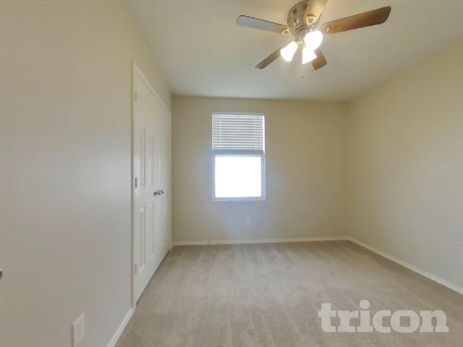 Building Photo - 16661 Woodside Dr