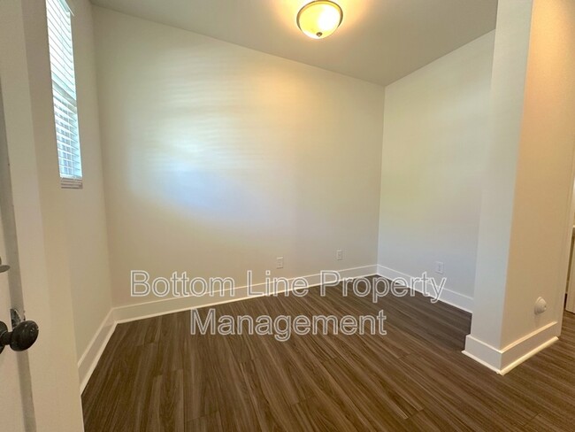Building Photo - 9542 Munsing Dr