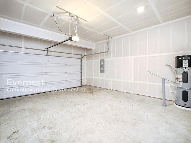 Building Photo - 913 Bryant Rd