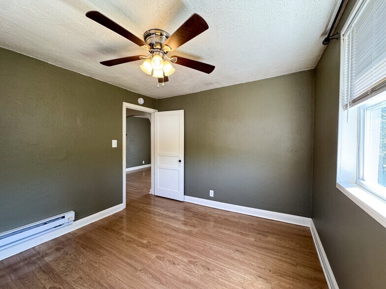 Building Photo - 321 S Walnut St