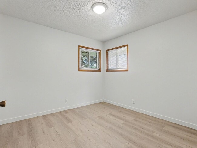 Building Photo - CHASD02