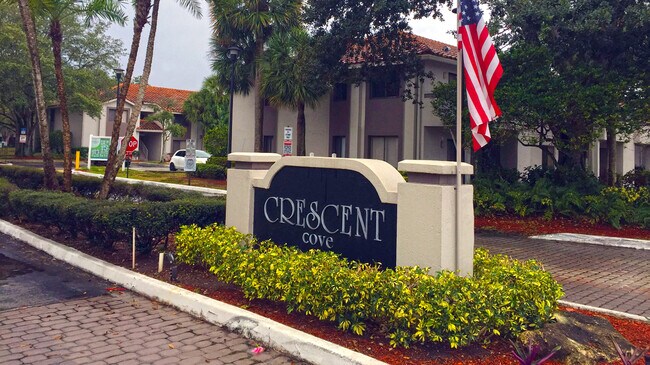 Primary Photo - Crescent Cove Apartments