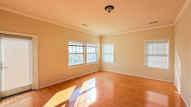 Building Photo - 738 Palmera Ct