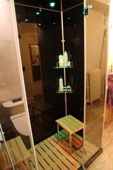 Building Photo - 618 Adams Street NE