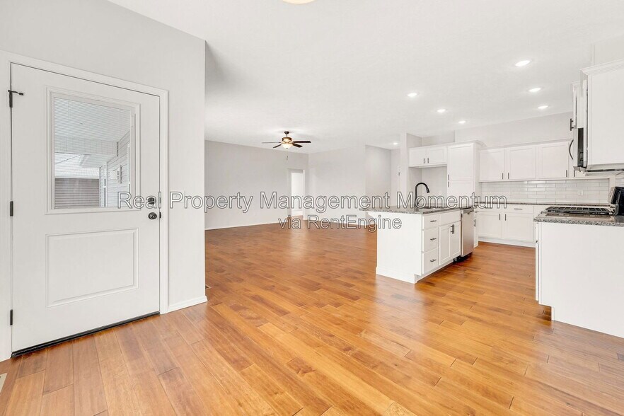 Building Photo - 749 E Penzance Cir