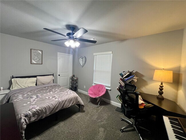 Building Photo - 2350 Cameo Ln