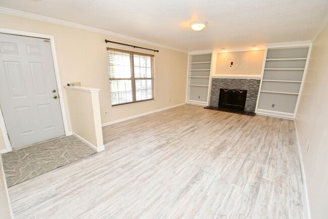 Building Photo - 3 Bed 2.5 Bath in Penn School District