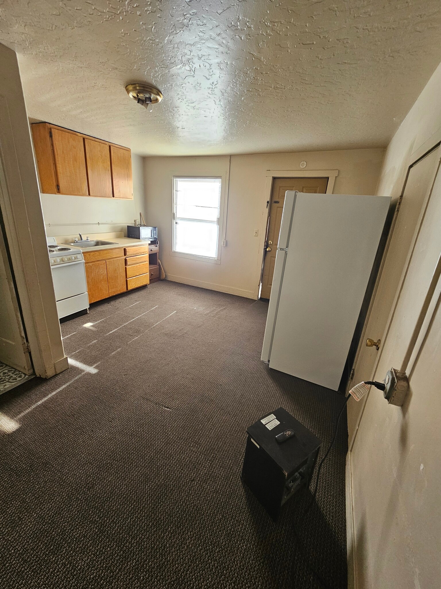 Building Photo - 393 S Eastern Ave