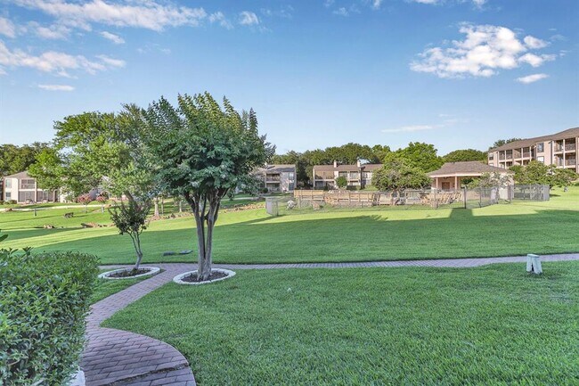 Building Photo - 104 Lakeview Terrace