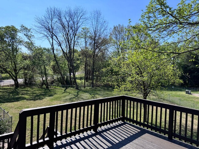 Building Photo - Must see!! 3BD/3BA Fully Finished Basement and Corner Lot!!