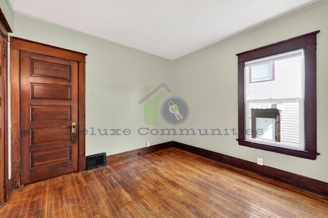 Building Photo - REMODELED 2 BEDROOM!! Move in Ready- Close to Cherry Hill
