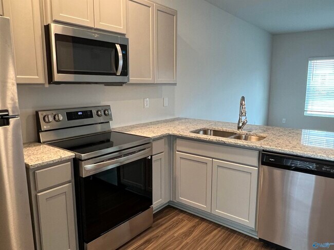 Building Photo - 407 Falls Pointe