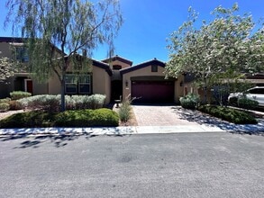 Building Photo - 3 Bedroom 2 bath single story home in Gated Community in Silverado Ranch area
