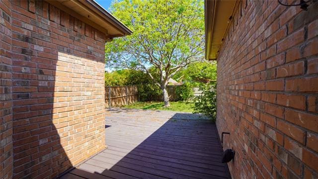 Building Photo - 2060 Garden Crest Dr