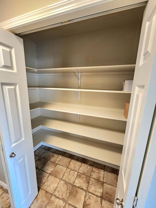 Building Photo - Move In Special- $500.00