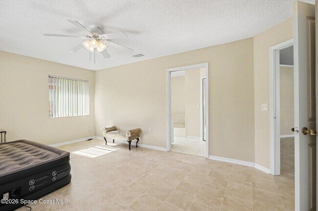Building Photo - 2088 Sun Valley St