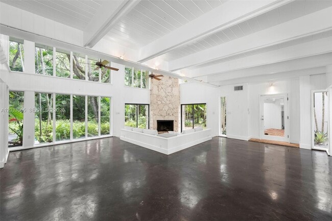 Building Photo - 5600 Oakwood Ln