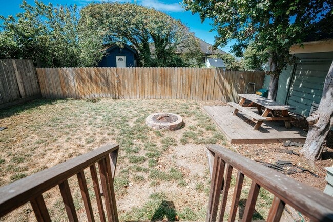 Building Photo - Charming 3-Bedroom Victorian Home in the H...