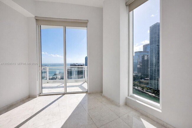 Building Photo - 900 Brickell Key Blvd
