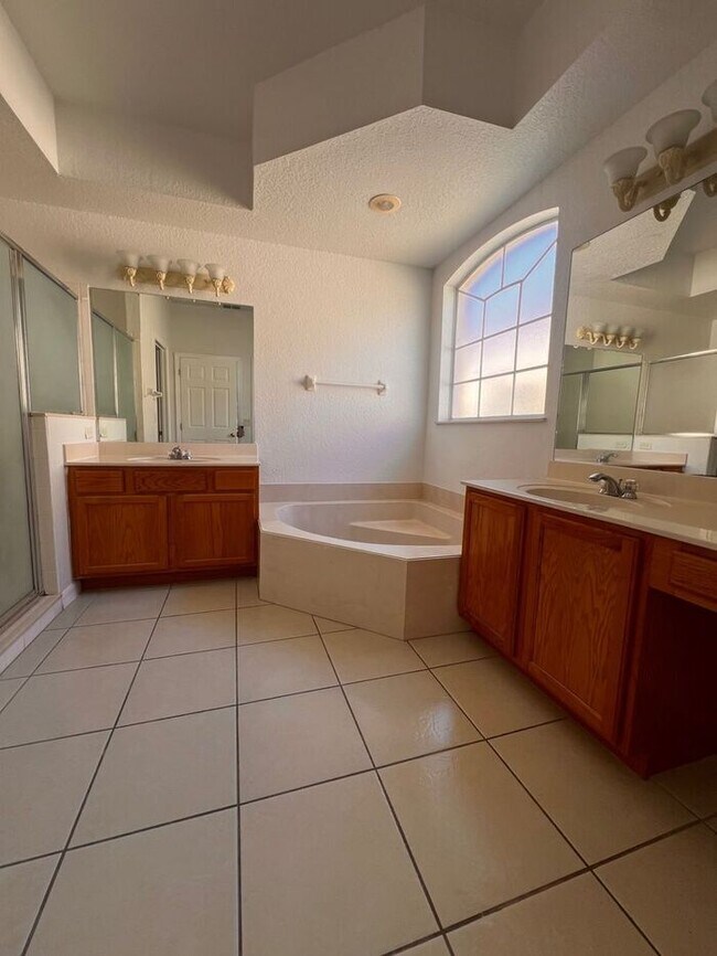 Building Photo - Beautiful Pool Home in Highlands Reserve golf community