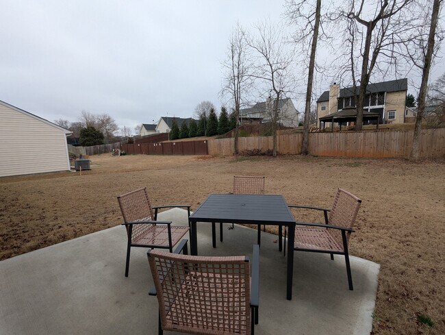 Building Photo - 916 Throckmorton Ct