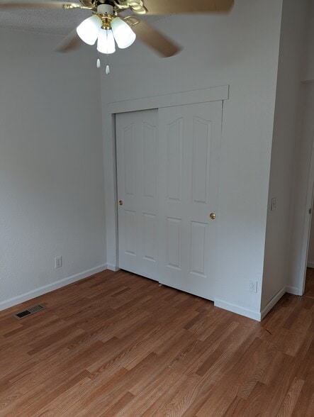 Building Photo - 514 Holbrook St