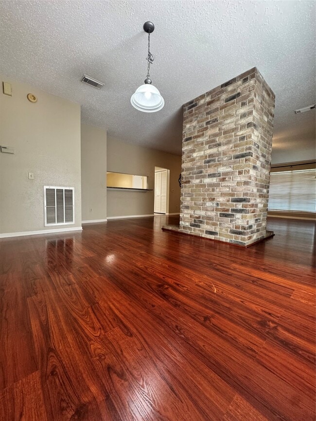 Building Photo - 11 Cottage Grove Pl