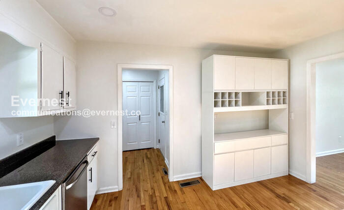 Building Photo - 7339 Brookside Dr