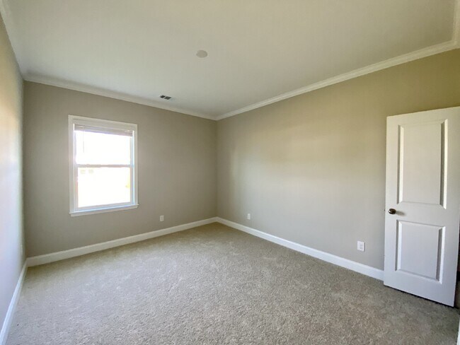 Building Photo - Five Bedroom, Single Family Home in Malind...