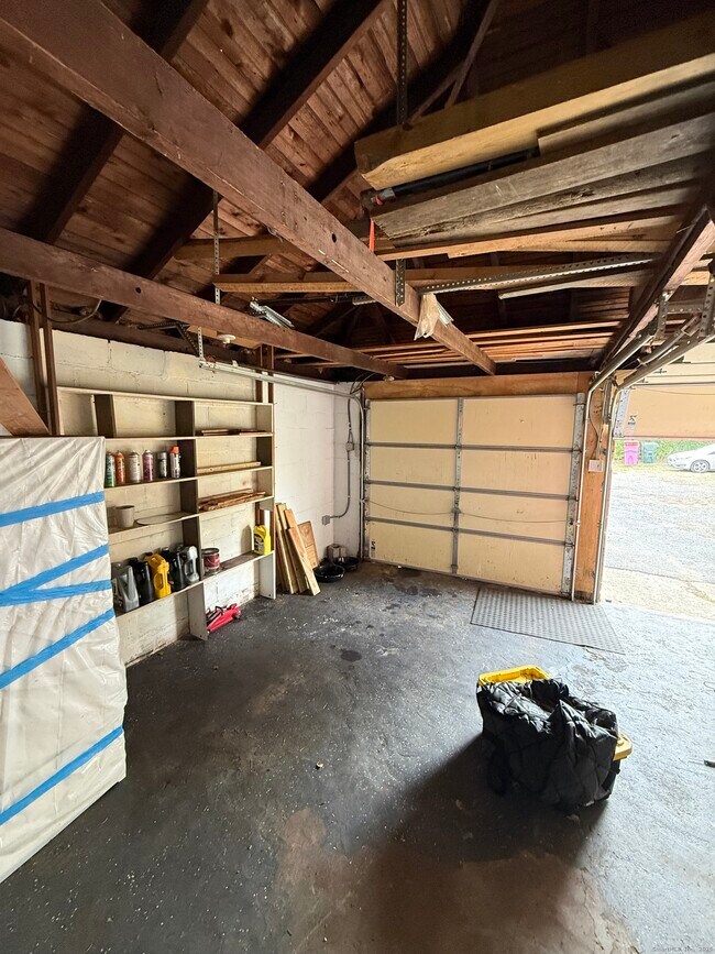 Building Photo - 174 Brentwood Ave