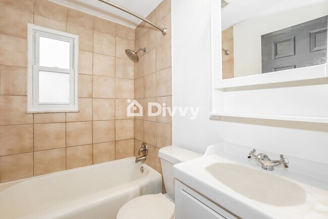 Building Photo - 4914 Lincoln Ave, Parma, OH 44134