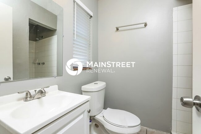 Building Photo - 3 Bedroom Pet-Friendly Home in ORLANDO, FL with Main Street Renewal