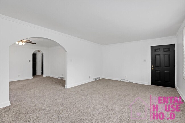 Building Photo - 13951 St Marys St