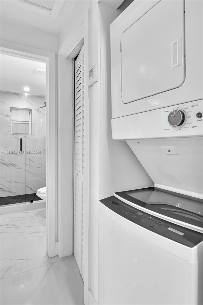 Building Photo - 923 NW 110th St