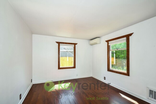 Building Photo - Clean Design and Easy Living in Seattle