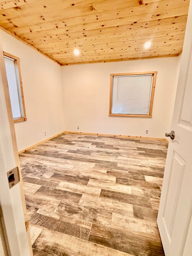 Building Photo - 25890 Wayne Rd