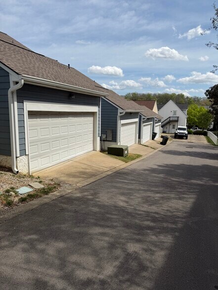 Building Photo - 7102 Lenox Village Dr