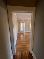Building Photo - 124 N Laurel Ave