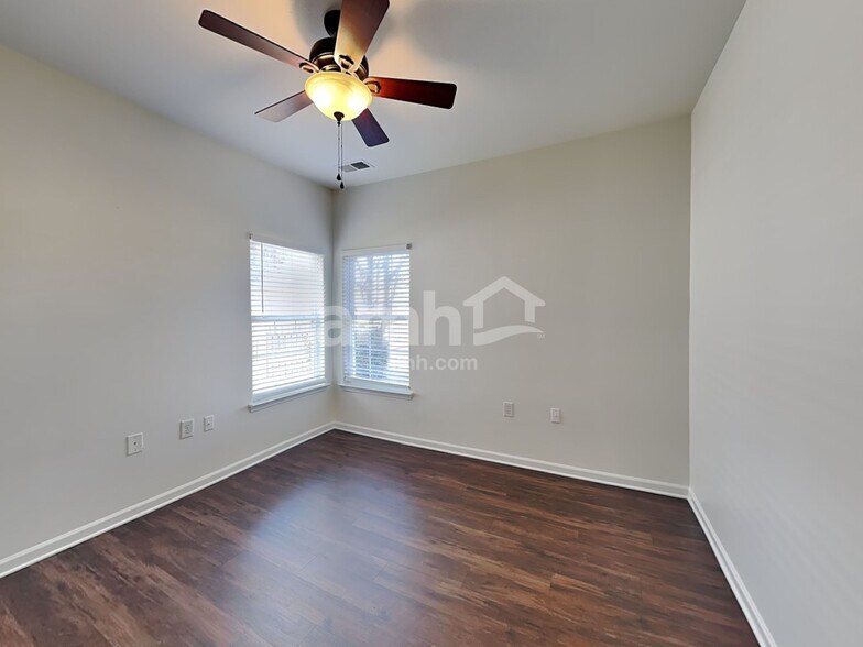 Building Photo - 133 Milroy Ln