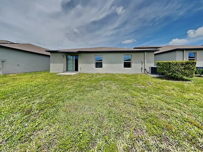 Building Photo - 1615 Blue Rose Dr