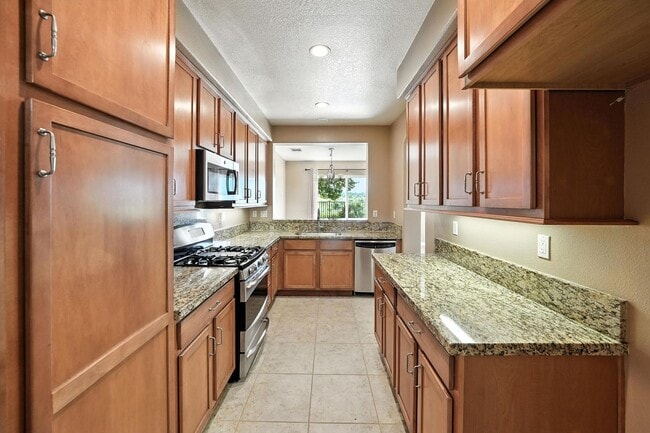 Building Photo - GORGEOUS 4+3 in Copperhill Area