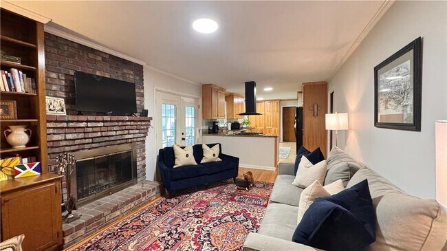 Building Photo - 3082 Greenbrook Way NE