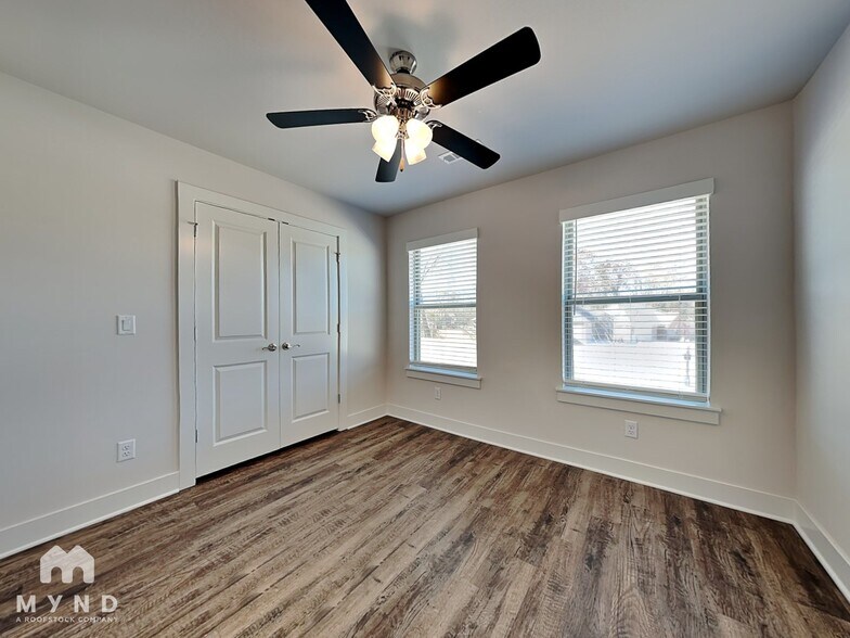 Building Photo - 1402 Love Ln