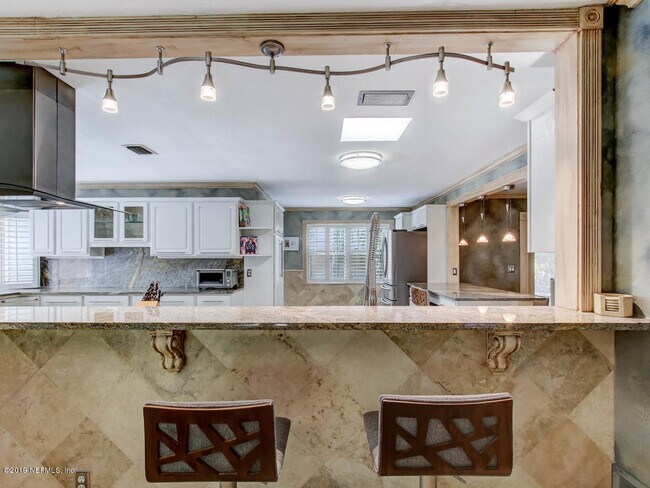 Building Photo - 88 Oakwood Rd