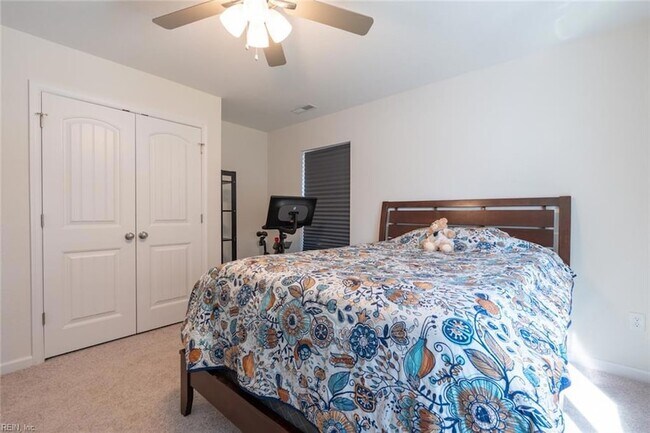 Building Photo - 1536 Beekman St