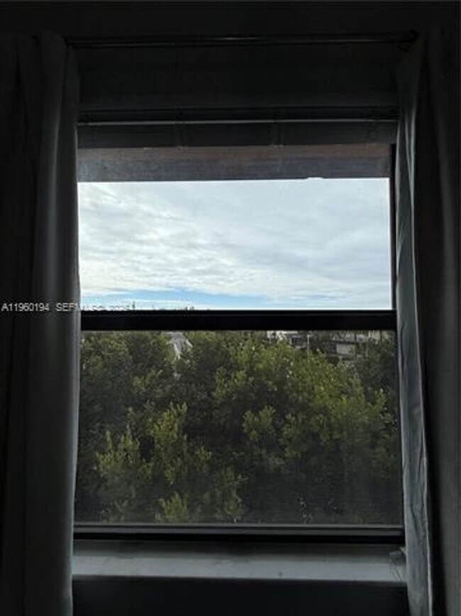 Building Photo - 7815 NW 104th Ave