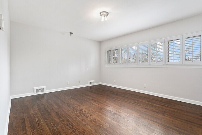 Building Photo - 1624 Peachtree Battle Ave NW